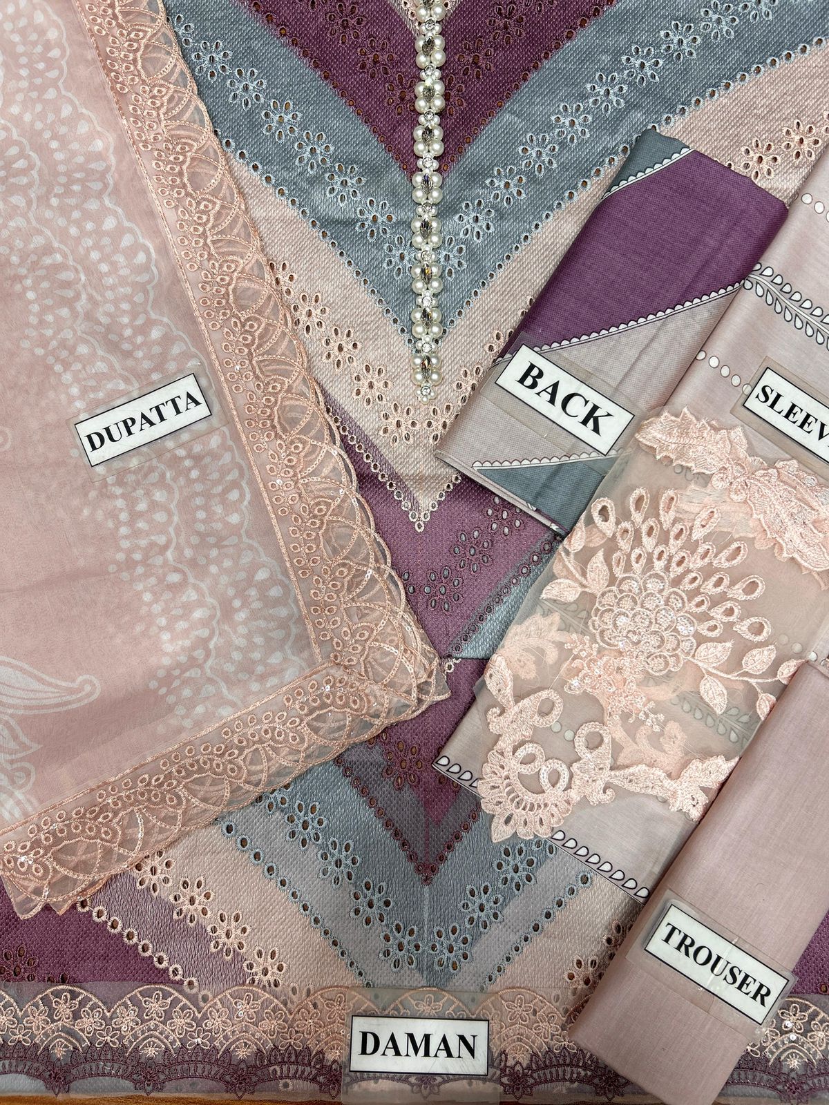 ☆Brand Name : MARIA B☆ Design Code : DS-2612 A/B☆