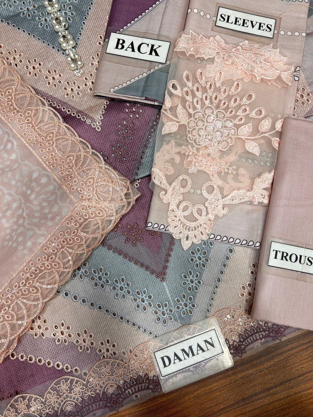 ☆Brand Name : MARIA B☆ Design Code : DS-2612 A/B☆