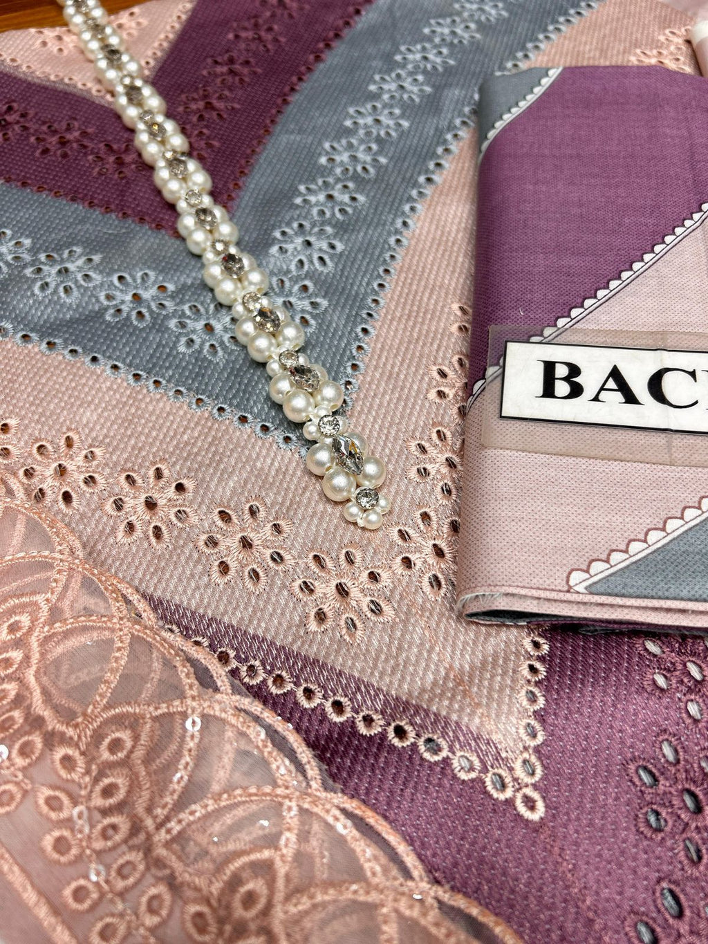 ☆Brand Name : MARIA B☆ Design Code : DS-2612 A/B☆