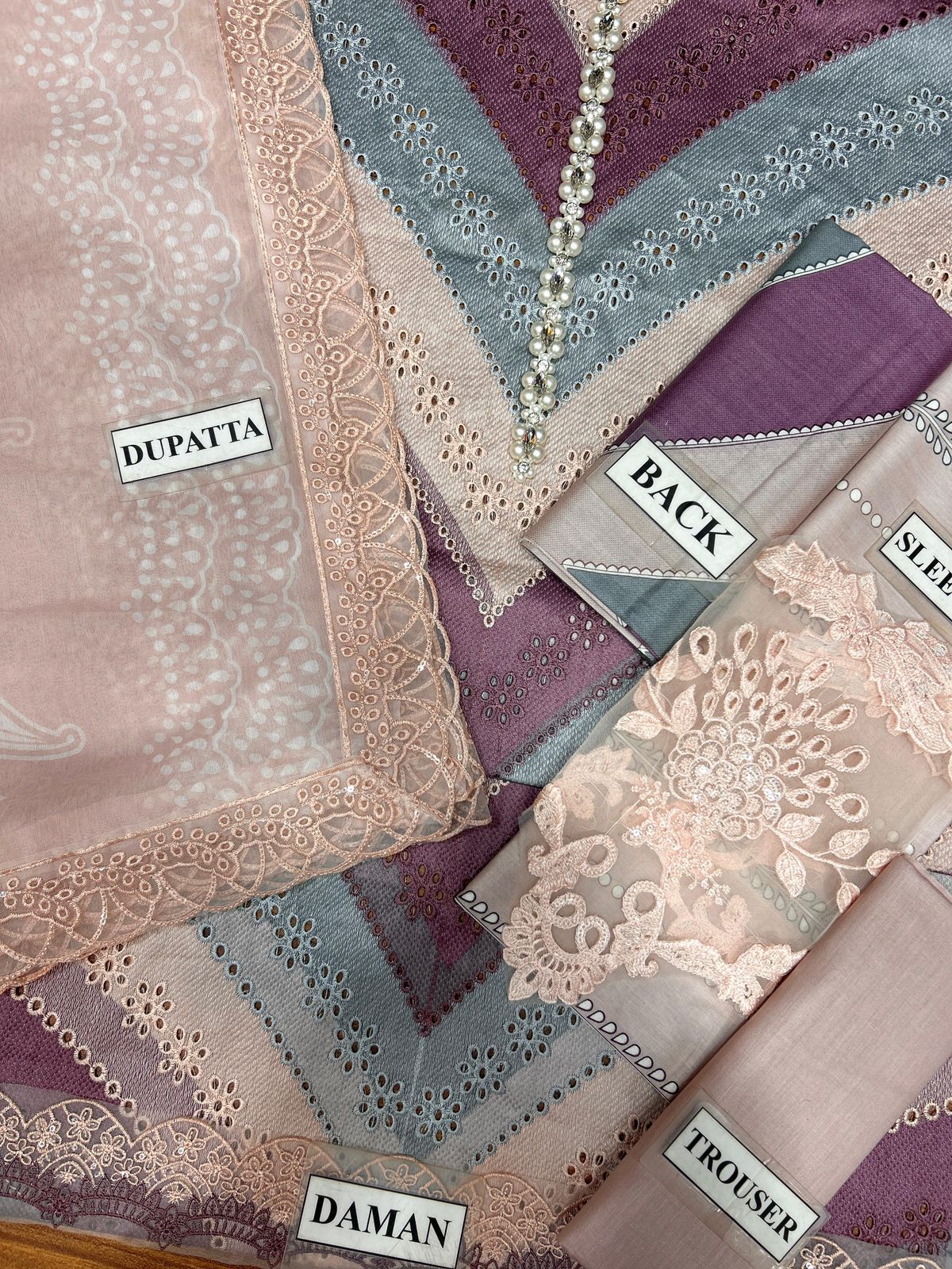 ☆Brand Name : MARIA B☆ Design Code : DS-2612 A/B☆