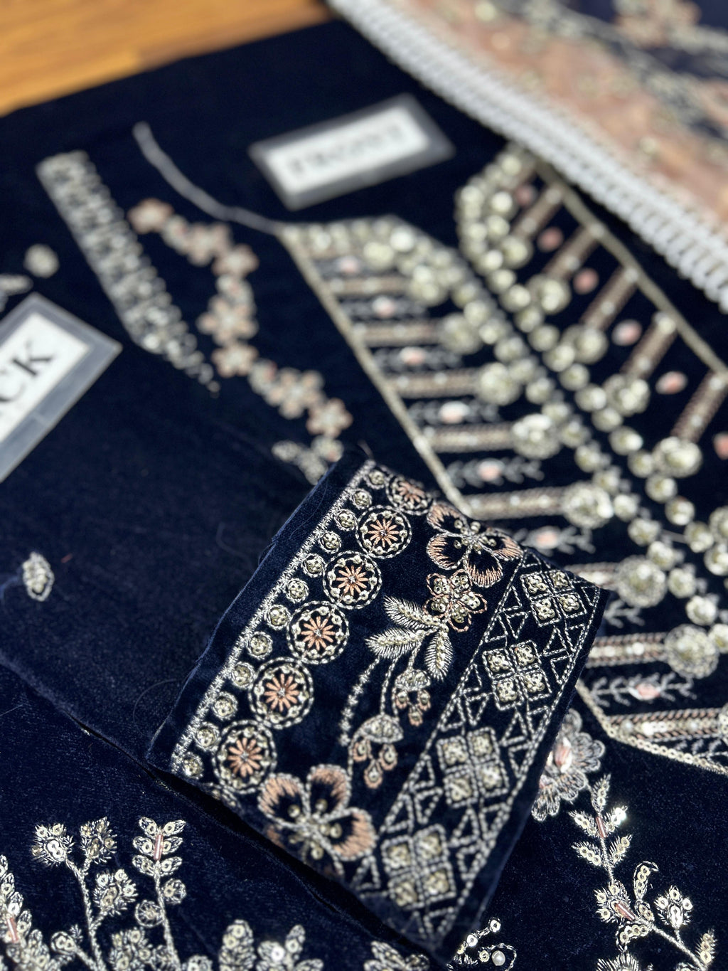 Aneelas Unsticthed Heavy Embroidered Velvet Micro 9000 & Chiffon